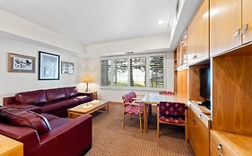 Palisades Tahoe Lodge Rentals Studio #115